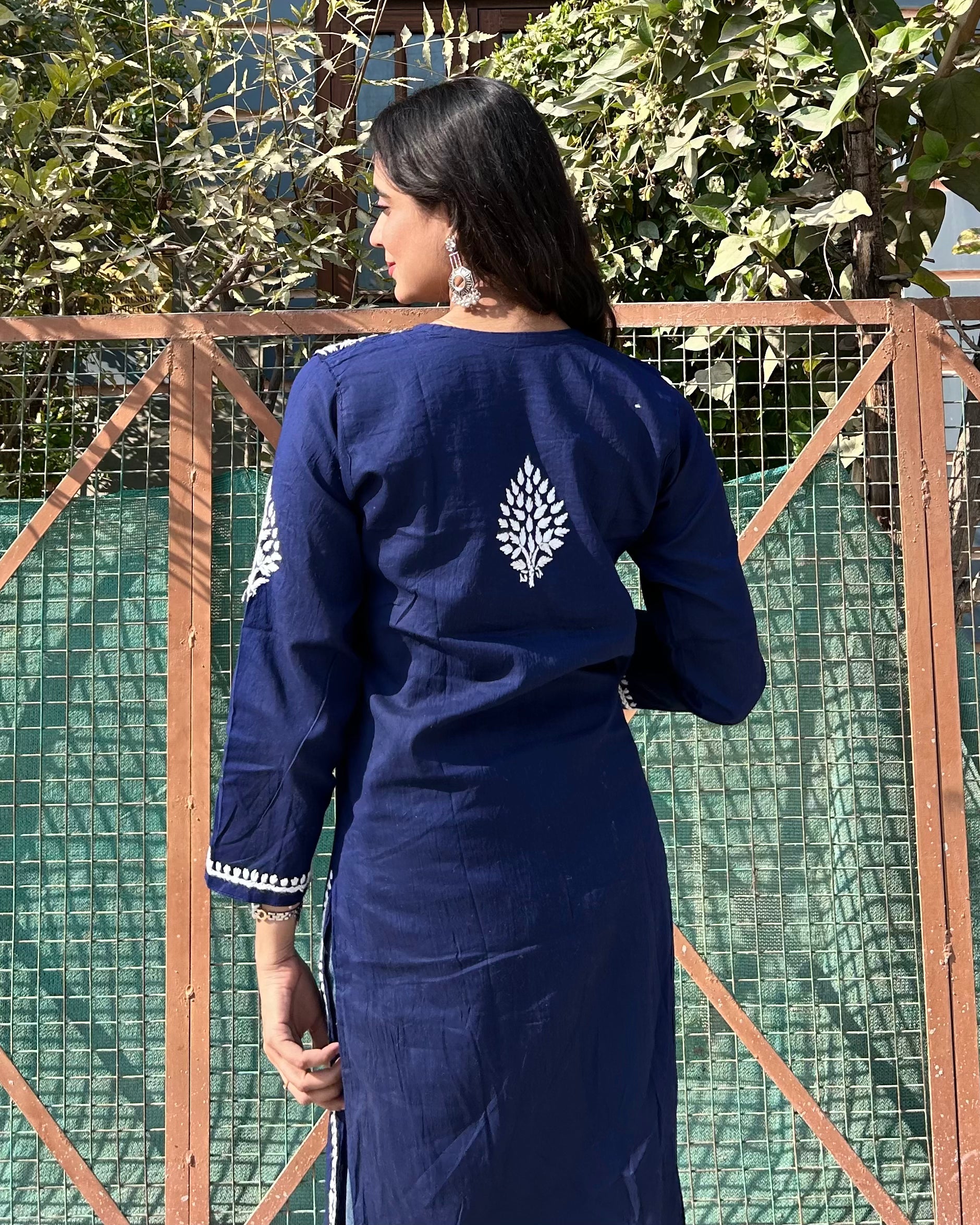 Neel-e-Sukoon Cotton Chikankari Kurti