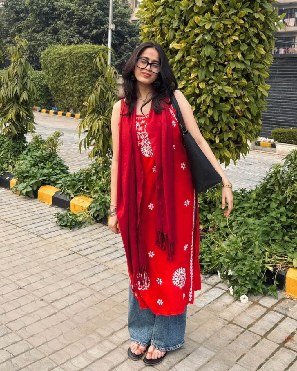 Adaa-e-Gulzar Rayon Chikankari Sleeveless Kurti