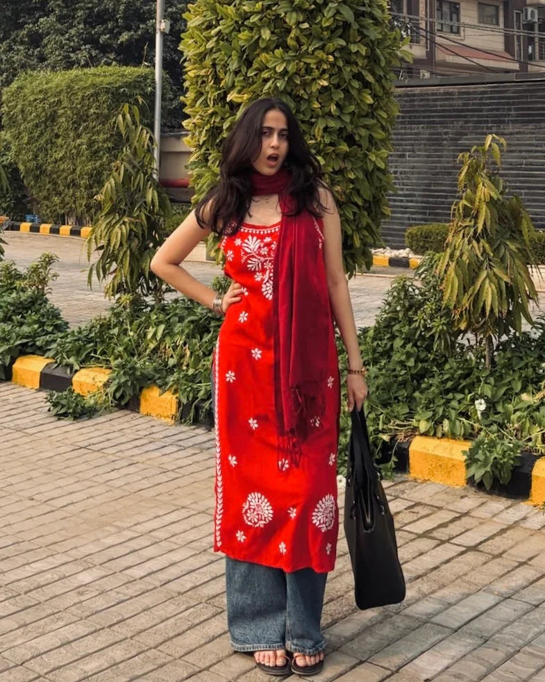 Adaa-e-Gulzar Rayon Chikankari Sleeveless Kurti